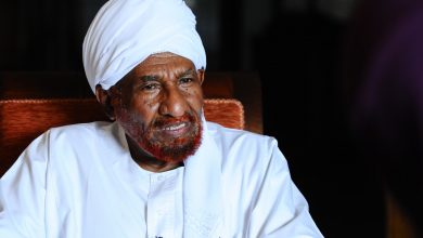 Photo of لماذا يَرفُضُ الإمام الصادق المهديّ التَّطبيع مع إسرائيل؟
