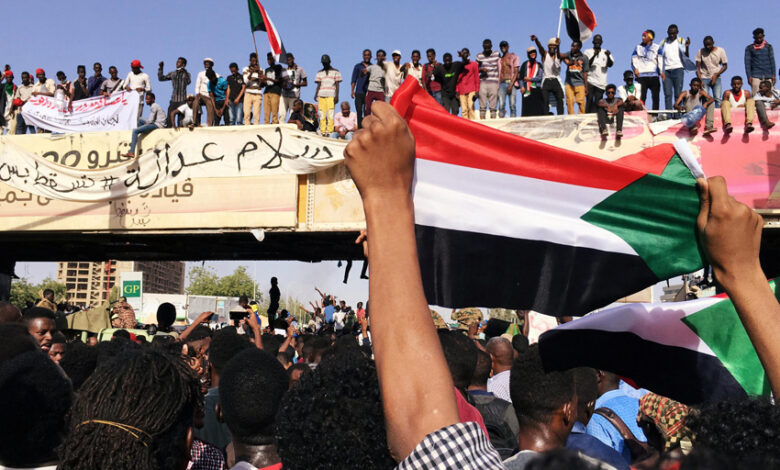 Photo of تهليل ضد الموظف العام … تفجير إزاء جدل الديمقراطية
