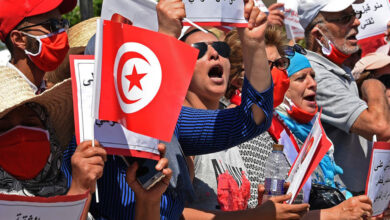 Photo of تونس … قسَمٌ على احترام دستورٍ يحترق