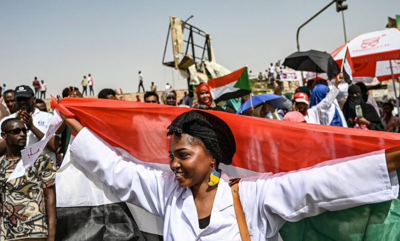 Photo of اذهبوا للقصّر مع الكيزان والقتلة واتركوا لنا الشُوارع …!