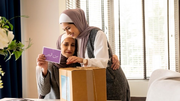 هل الاحتفال بعيد الأم بدعة؟!!